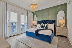 4 slaapkamers, een strijkplank/strijkijzer, reisbedje, gratis wifi