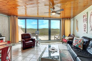 TV, tavolo da ping pong