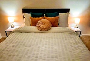 2 bedrooms, travel crib, free WiFi