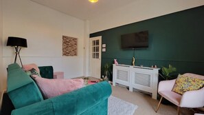 Smart TV - NEW Quirky 2-5Bed by Beach +FerryDeal FlamingoTide (Shanklin)