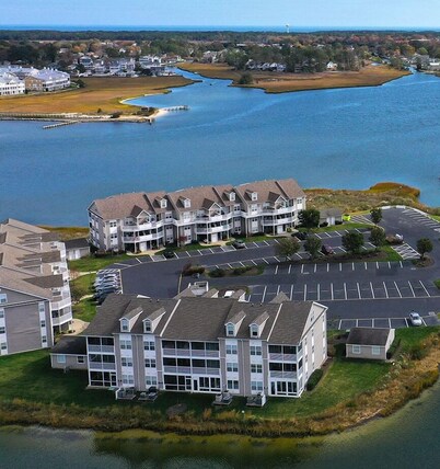 Excellent 2 Bedroom Condo in Bethany Bay community! WIFI, Pool, Beach, Golfing, and more!