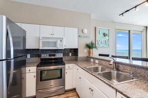 Fridge, microwave, oven, stovetop - Beachfront, 4th floor, Wrap Balcony, Great Views! (Panama City Beach)