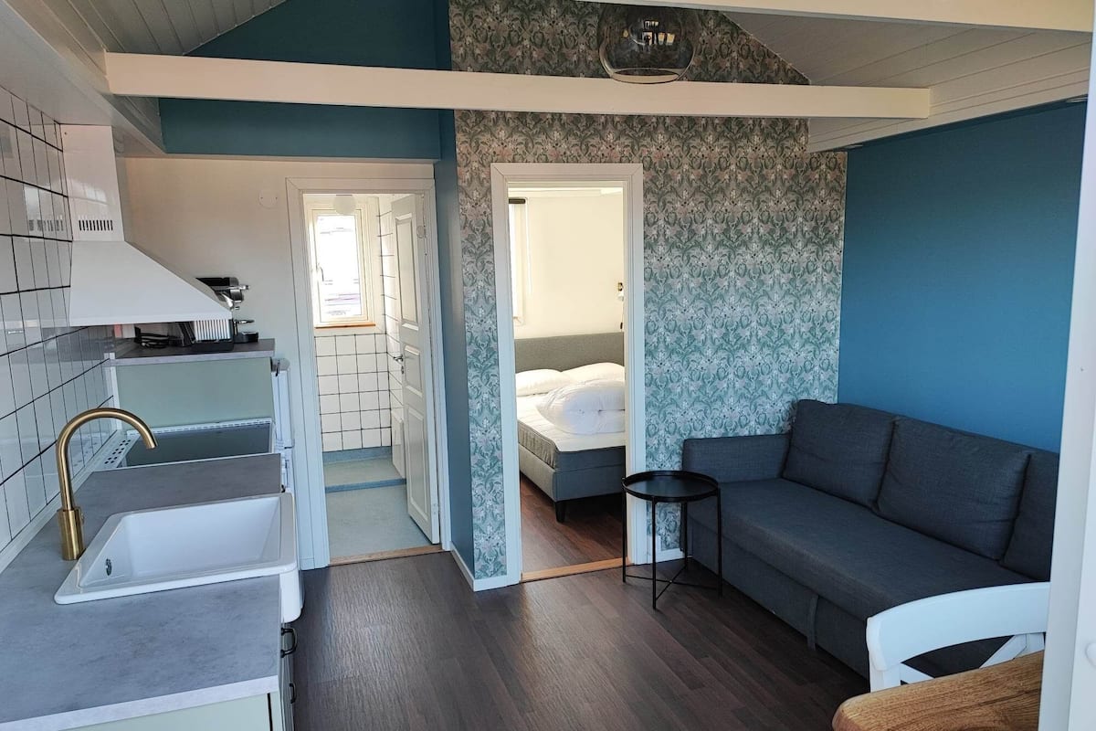 Premium Cabin | Premium bedding, travel crib, bed sheets