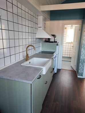 Premium Cabin | Premium bedding, travel cot, bed sheets - Unda Camping & Resort (Uddevalla)