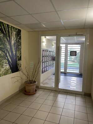 Interior - LE NOMADE, MONTCALM PARK AND PRIVATE PARKING LOT (Montpellier)