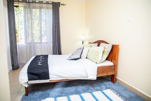 3 bedrooms, desk, iron/ironing board, free WiFi