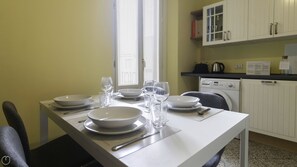 Appartement (2 Bedrooms) | Restauration