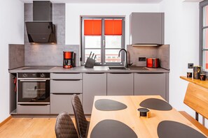 Kühlschrank, Ofen, Herdplatte, Geschirrspüler