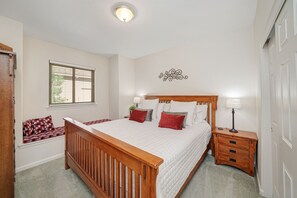 3 makuuhuonetta, silitysrauta/-lauta, internet, vuodevaatteet