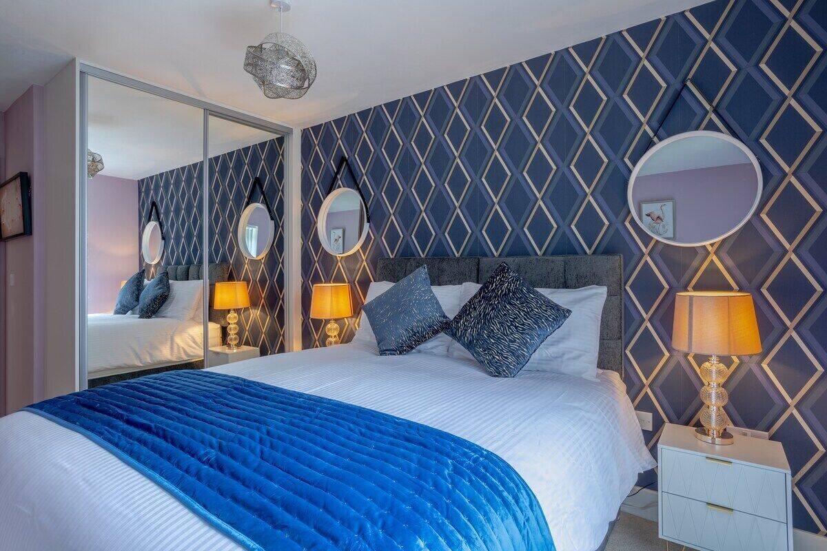 1 bedroom, desk, iron/ironing board, free internet