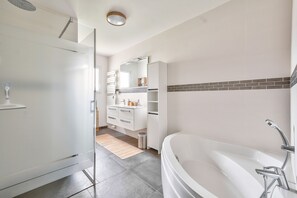 Bathtub, hair dryer