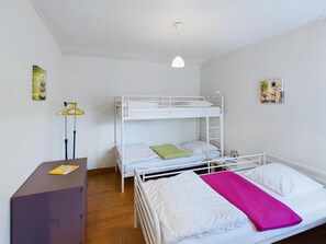 2 bedrooms - House for 5 - 100m from the beach (Penmarch)