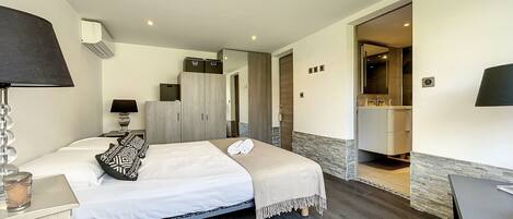 4 makuuhuonetta, silitysrauta/-lauta, Wi-Fi, vuodevaatteet