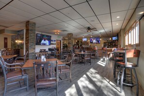 Bar (on property) - The Honeycomb | AC, Pool, Hot Tub, Golf & Ski (Durango)