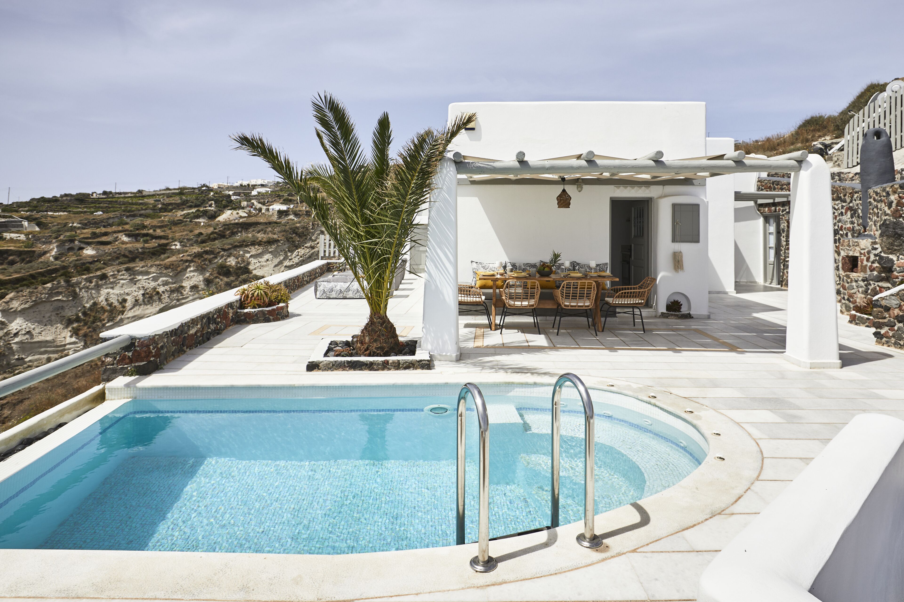 Piscine extérieure (ouverte en saison), parasols de plage
