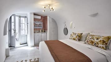 Exclusive Villa | Premium bedding, desk, laptop workspace, soundproofing