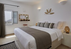 Exclusive Villa | Premium bedding, desk, laptop workspace, soundproofing