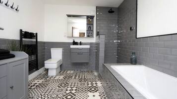 Maison, plusieurs lits | Salle de bain | Douche, sĂšche-cheveux, serviettes fournies