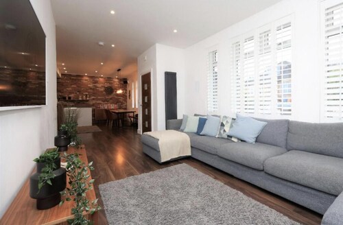 Large 5-bed House Family Home in Bearsden, Glasgow