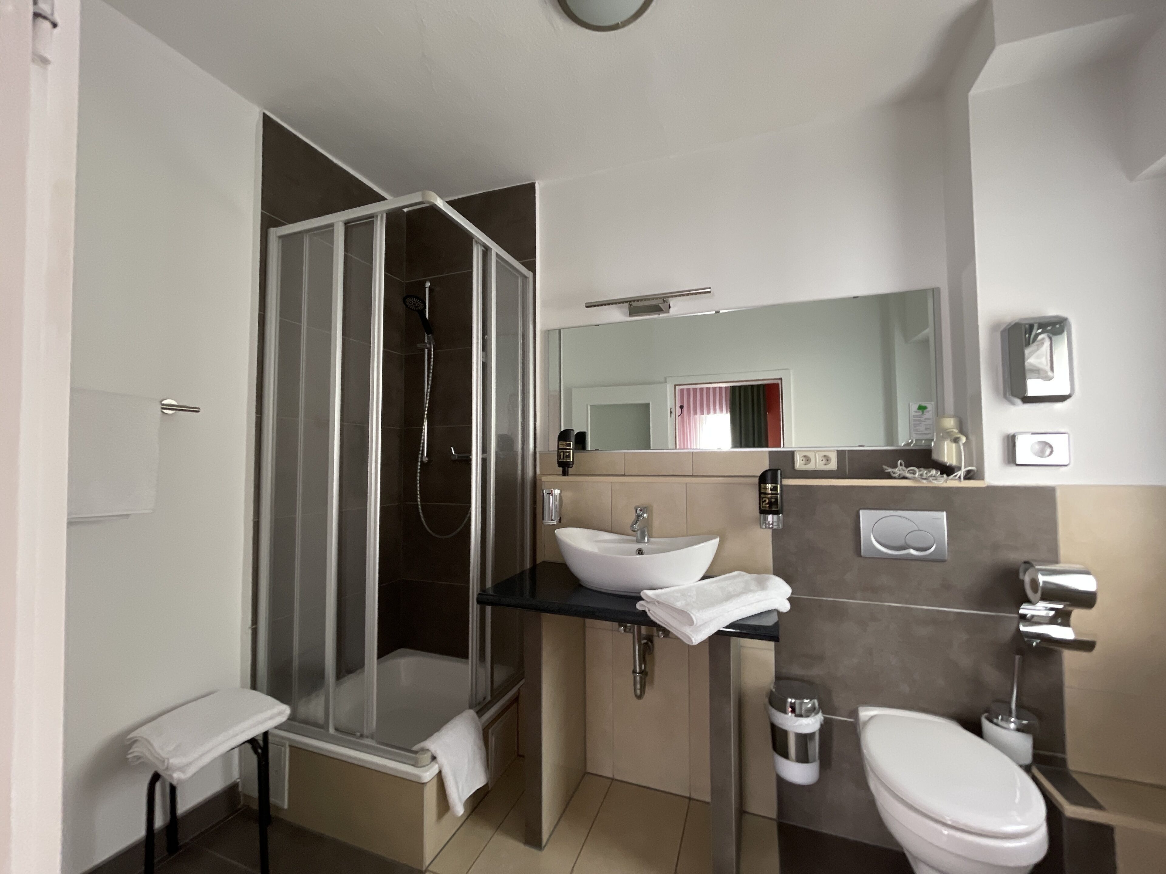 Dusche, Designer-Toilettenartikel, Haartrockner, Bidet