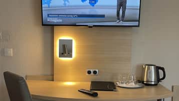 1 bedroom, desk, laptop workspace, free WiFi