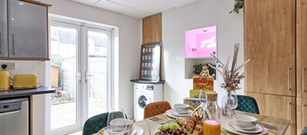 Big 3bed 2bath House Tropical Oasis Pet Friendly!