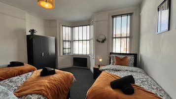 House | 2 bedrooms, iron/ironing board, free WiFi, bed sheets