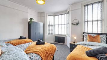 2 bedrooms, iron/ironing board, free WiFi, bed sheets