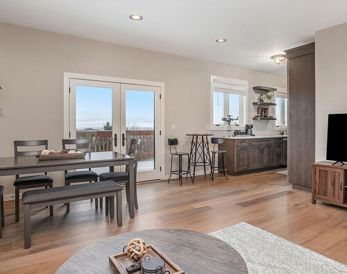 Classy Cabin | Beaches | Grand Mere | Wineries