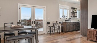 Classy Cabin | Beaches | Grand Mere | Wineries