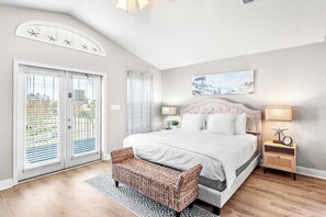 4 bedrooms, iron/ironing board, free WiFi, bed sheets - Crystal Beach*Pool Access*Dogs OK*Golf Cart/Bikes (DESTIN)