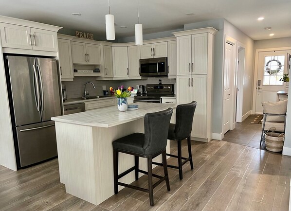 Fridge, microwave, oven, stovetop - Live On The City's Edge (Charlottetown)