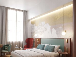 Une chambre d’hôtel avec un lit, un fauteuil rouge, une petite table et une vue sur un paysage montagneux par la fenêtre.