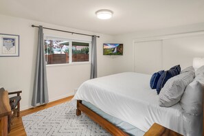 2 Schlafzimmer, Schreibtisch, Bügeleisen/Bügelbrett, Reisekinderbett