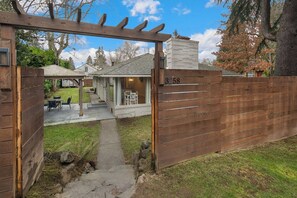 Exterior - Seattle Home Near UW, Hospitals & Light Rail | Wedgwood Retreat | Yard + Gazebo (Seattle)