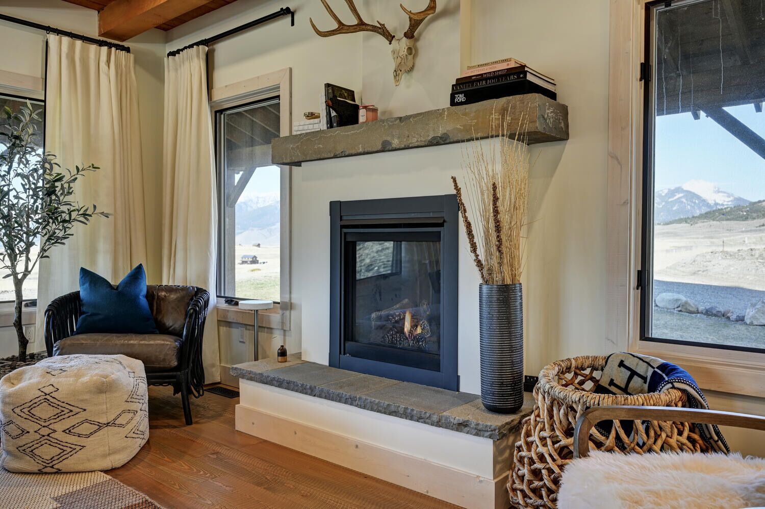 Cowboy Retreat- A gorgeous 3 bedroom home near Chico Hot Springs!