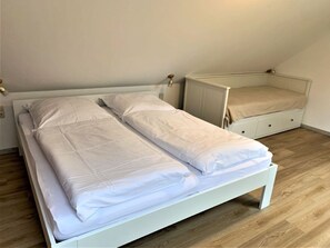 1 bedroom, iron/ironing board, travel cot, free WiFi