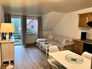 Smart TV, DVD player, books, stereo - Relaxation or sporting activity on the Wadden Sea in the healthy spring air! (Butjadingen)
