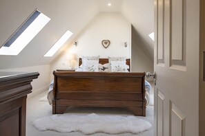 6 bedrooms, iron/ironing board, internet, bed sheets - Willowgarth House, Great Smeaton, Yorkshire Dales (Northallerton, North Yorkshire)