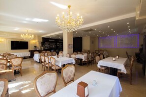 Colazione a buffet inclusa, servita tutte le mattine 