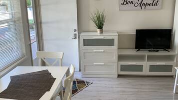 Deluxe Studio Suite | Free WiFi, bed sheets