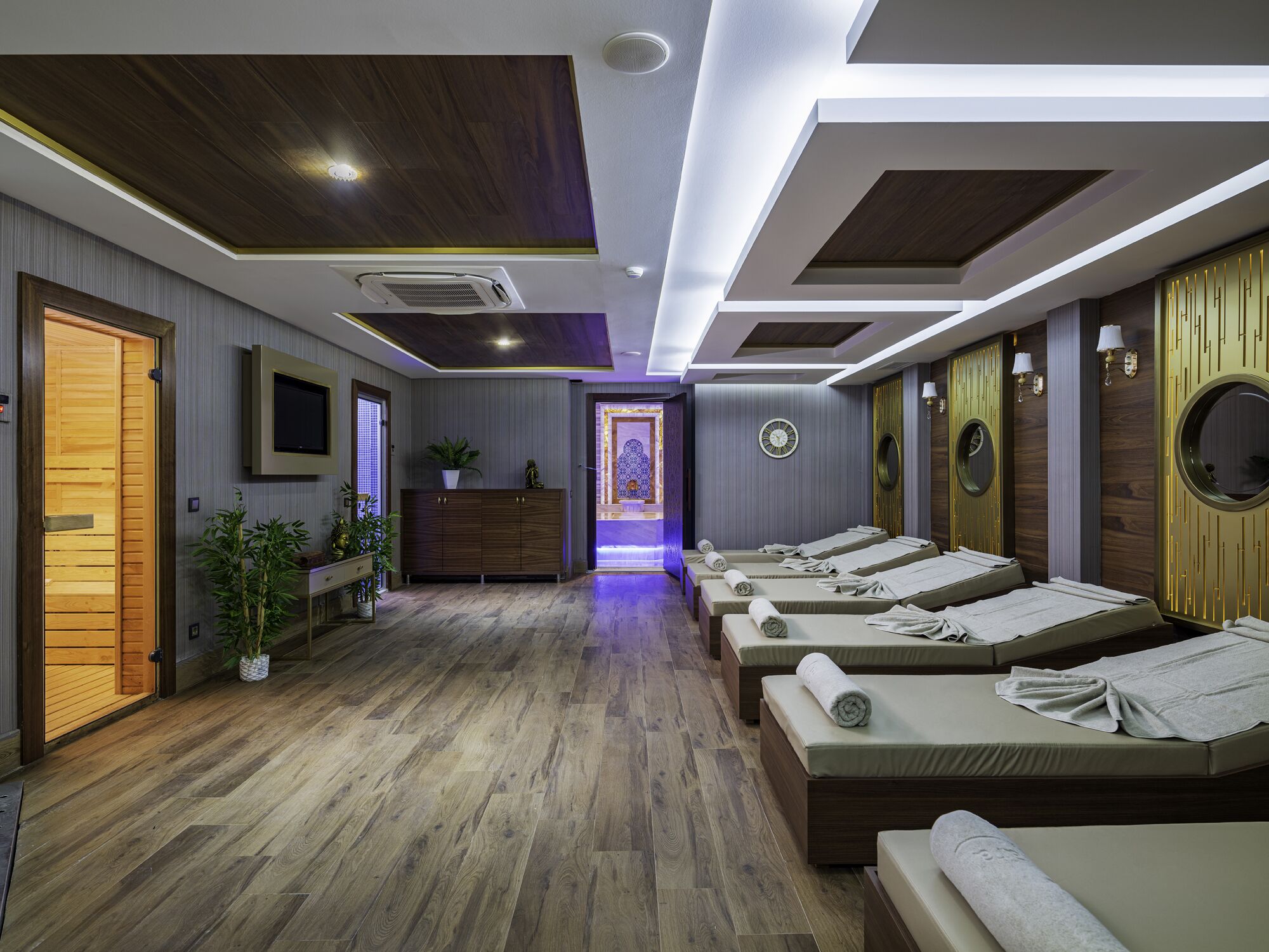 sauna, hot tub, hot stone massages, deep-tissue massages