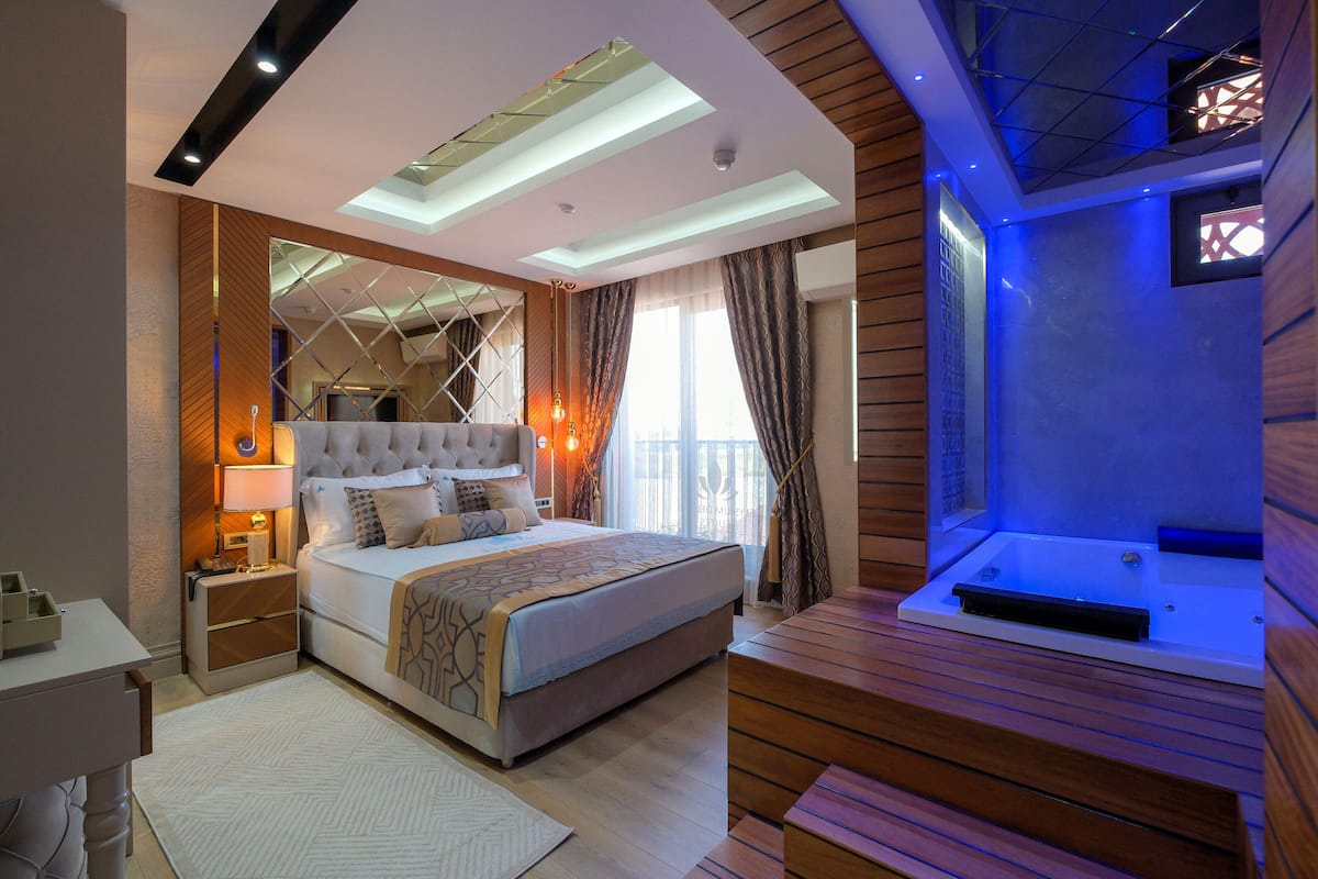 Junior Condo