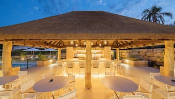 Bar junto a la alberca