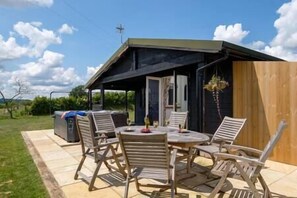 Outdoor dining - Ash Lodge - Exclusive Lodge with Hot Tub and stunning views (Bridport)