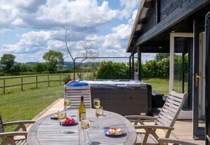 Outdoor dining - Ash Lodge - Exclusive Lodge with Hot Tub and stunning views (Bridport)