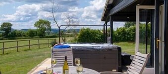 Ash Lodge - Exclusive Lodge with Hot Tub and stunning views