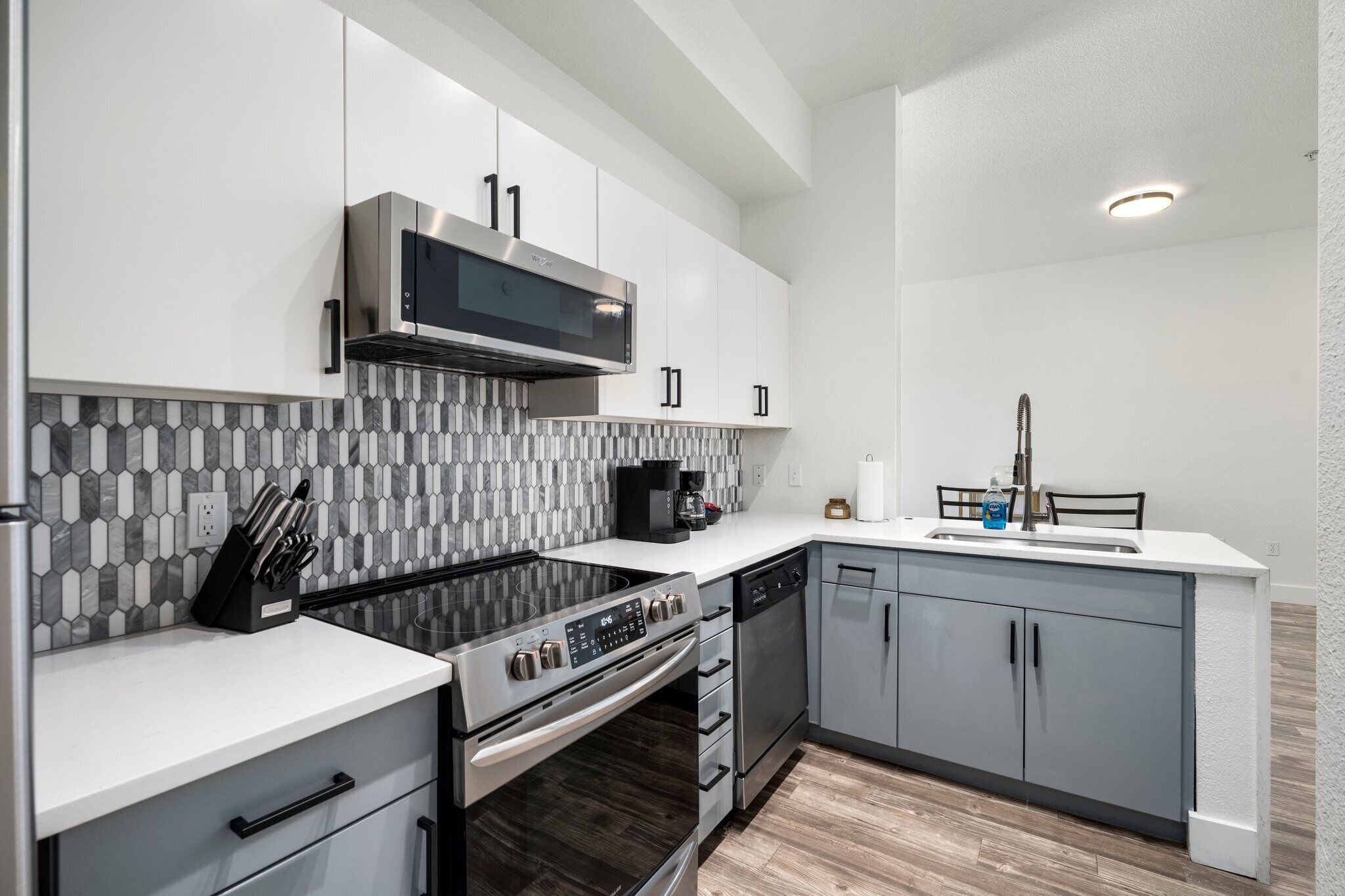 Modern 2 BR Apt located in Phoenix