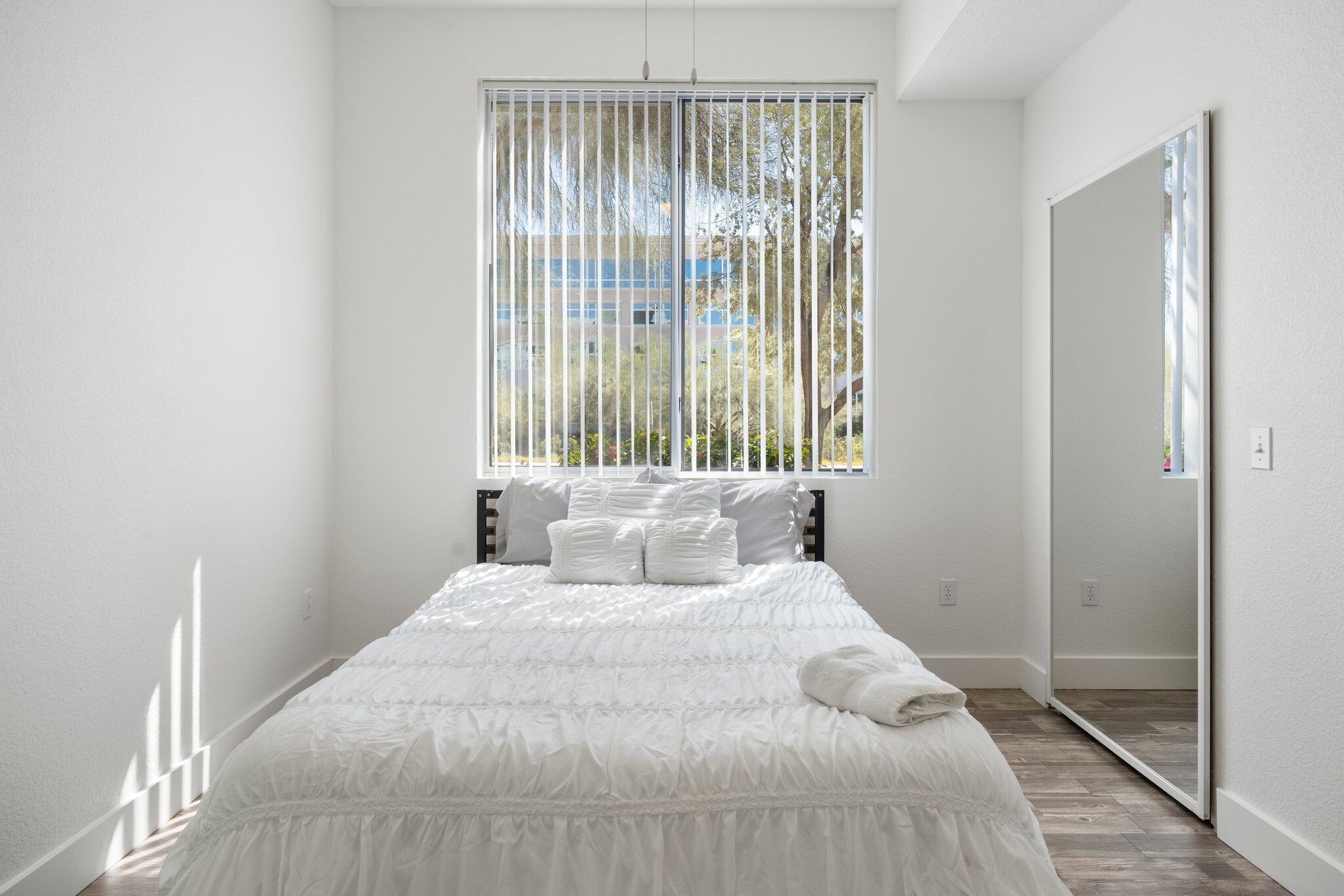 Modern 2 BR Apt located in Phoenix