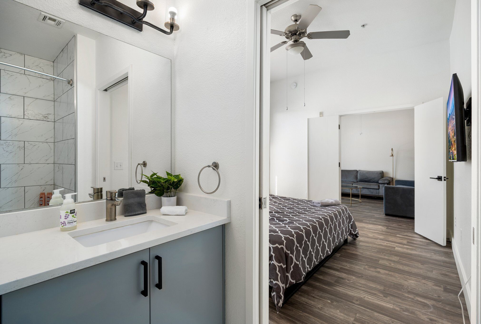 Modern 2 BR Apt located in Phoenix